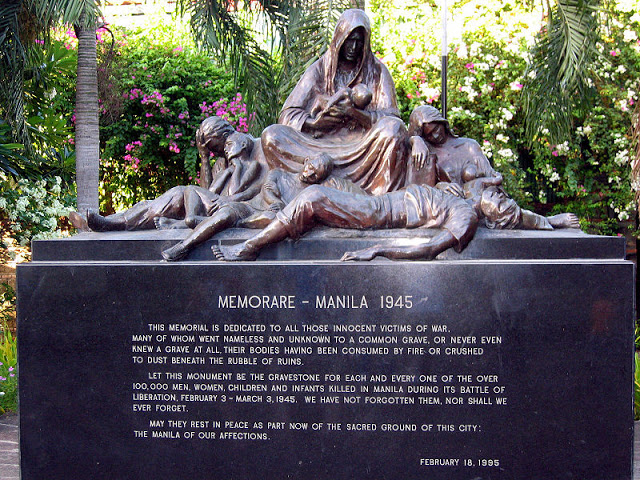800px-Memorare_manila_monument